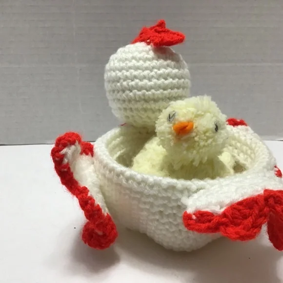 Crochet Chicken with baby chick - Picture 3 of 8